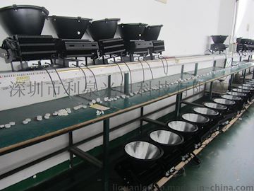 中国工厂制造质保五年LED高杆灯